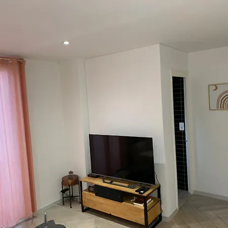 A 5 Minutes De La 尼斯